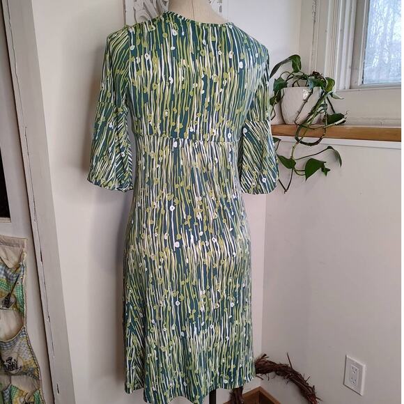 BCBG Paris Green Print Bell Sleeve Deep V Neck Shift Dress Size XS - Picture 3 of 10